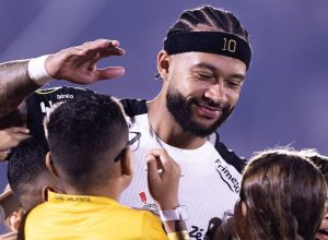 Augusto Melo tenta aval do CORI para viabilizar renovação de Memphis no Corinthians