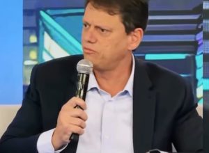 Aumento de 1% nos salários dos professores em SP pode custar R$ 500 milhões, afirma Tarcísio