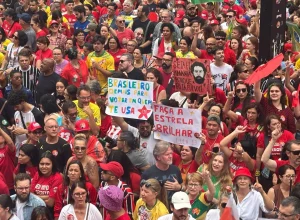 Avenida Paulista recebe ato de Lula na véspera do 2º turno eleitoral