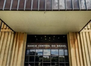 Banco Central implementa painel de dívidas e novas regras para crédito