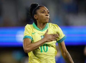Barcelona contrata Kerolin por valor recorde no futebol feminino brasileiro