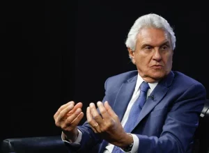 Caiado se posiciona como a verdadeira raiz do agronegócio em comparação com Flávio Bolsonaro