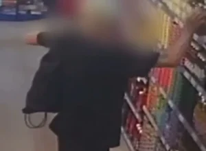 Câmeras de segurança registram furto em supermercado de Búzios