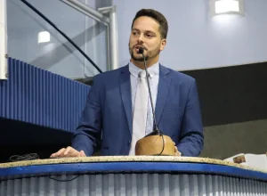 Camillo Neves é escolhido vice de Ricardo Ferraço: estratégia e desafios eleitorais