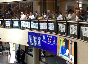 Capitão Assumção faz campanha com tornozeleira e bens bloqueados