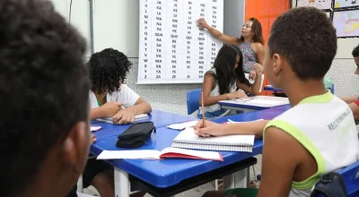 Cariacica apresenta proposta de 17% de aumento salarial para educadores