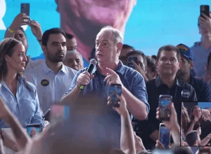 Ciro Gomes solicita cassação da chapa de Elmano de Freitas no Ceará