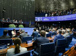 Congresso aprova emenda que extingue a escala 6×1 e garante dois dias de folga