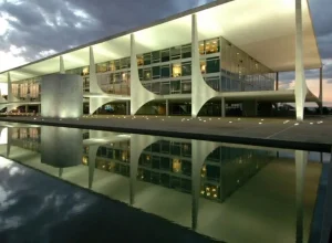 Corrida ao Planalto em 2026 reúne 13 nomes na disputa pela Presidência