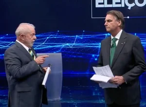 Debate histórico entre Lula e Bolsonaro na Band: trocas de acusações e momentos marcantes