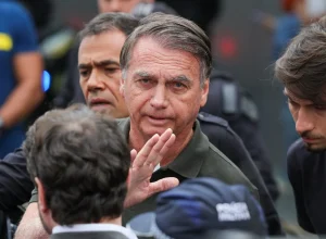 Defesa de Jair Bolsonaro solicita nova anulação de condenação no STF sob relatoria de Nunes Marques