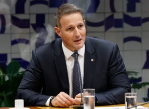 Derrite cobra troca no comando do Senado e dispara críticas contra a gestão de Alcolumbre