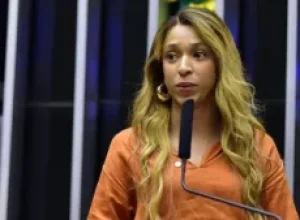Erika Hilton quebra recorde e se torna a deputada federal mais votada da história com 1,5 milhão