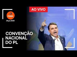 Fernanda Bolsonaro faz estreia em evento político e revela uso de anotações no discurso
