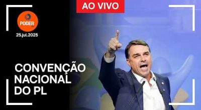 Fernanda Bolsonaro faz estreia em evento político e revela uso de anotações no discurso