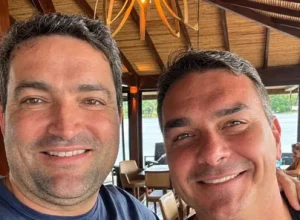 Flávio Bolsonaro atua como advogado em caso de empresário próximo durante campanha presidencial