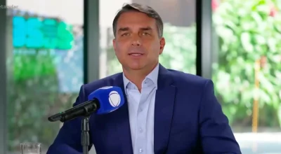 Flávio Bolsonaro comenta sobre possível ministério de Jair Bolsonaro em seu governo
