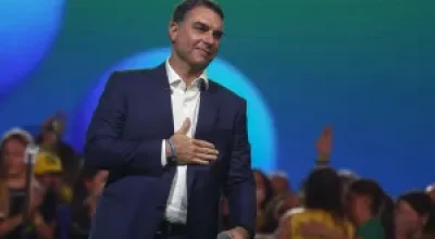Flávio Bolsonaro critica investigações sobre Lulinha e levanta questionamentos