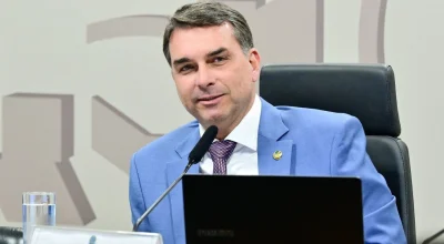 Flávio Bolsonaro enfrenta impasse ao tentar registrar candidatura à Presidência
