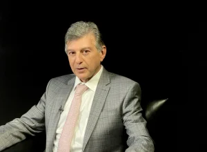 Flávio Bolsonaro indica Claudio Lottenberg como futuro ministro da Saúde