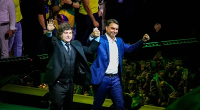 Flávio Bolsonaro se apresenta como candidato à presidência e promete honrar legado do pai