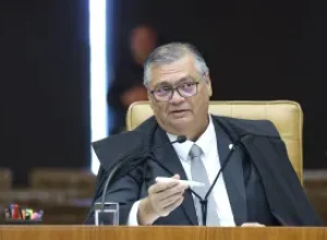Flávio Dino exige esclarecimentos de Podemos e Solidariedade sobre emendas e impõe multa de R$ 100 mil