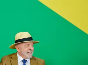 Governo Lula desburocratiza e garante licença remunerada a mulheres vítimas de violência