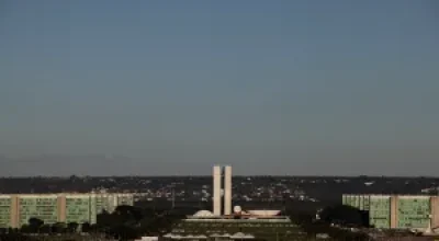 Governo projeta superávit significativo entre R$ 18 bilhões e 20 bilhões para 2027