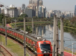 Greve de trens em São Paulo provoca congestionamento histórico de 2.125 km