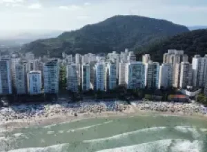 Guarujá implementa taxa de entrada para veículos de turistas a partir de 2027