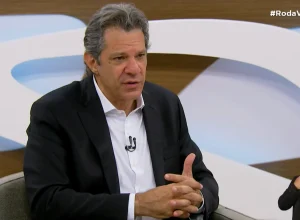 Haddad critica Flávio Bolsonaro por falta de explicações sobre polêmicas