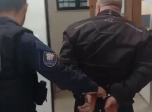 Homem é preso por se passar por policial e ameaçar ex-namorada em Vitória