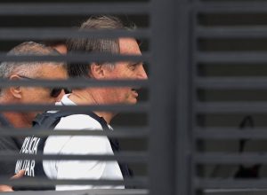 tramar um golpe para permanecer no poder após perder a eleição de 2022, em Brasí