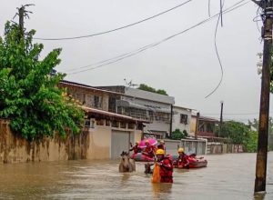 causa das fortes chuvas que atingem o estado. Nesta tarde, o Corpo de Bombeiros