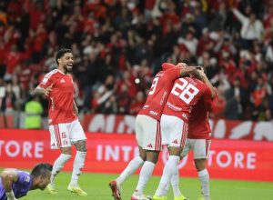 to Alegre. O argentino Bernabei abriu o placar no primeiro tempo e Alerrandro am