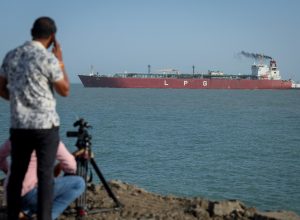 to de Mundra via Estreito de Ormuz, em meio ao conflito entre EUA e Israel com o