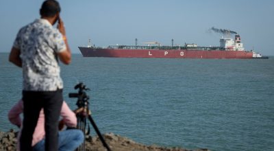 to de Mundra via Estreito de Ormuz, em meio ao conflito entre EUA e Israel com o