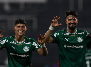 ting Cristal pelo placar de 2 a 0, na noite desta terça-feira (5) no estádio Ale