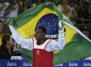 dois anos por violar regras antidoping. Em nota publicada nesta sexta-feira (8)