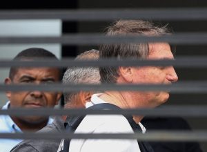 maioria da Corte por tramar um golpe para permanecer no poder após perder a elei