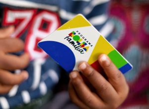 meio da loja Google Play para as mais de 19 milhões de famílias beneficiárias. N
