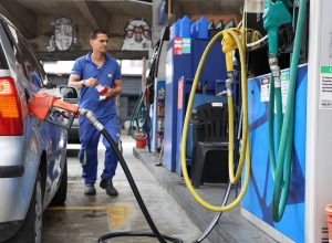 No domingo (31.mai), o governo federal prorrogou as medidas de contenção dos preços dos combustíveis até 31 de julho; na imagem, um posto de gasolina no Rio de Janeiro