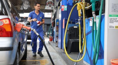 No domingo (31.mai), o governo federal prorrogou as medidas de contenção dos preços dos combustíveis até 31 de julho; na imagem, um posto de gasolina no Rio de Janeiro