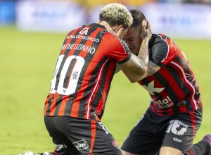 Matheuzinho e Renato Kayzer, jogadores do EC Vitória • Getty Images
