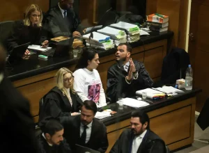 Monique Medeiros durante julgamento pela morte do menino Henry
