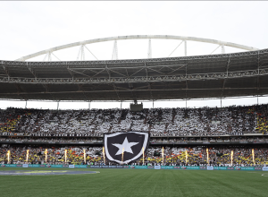A torcida do Botafogo no estádio Nilton Santos, no Rio de Janeiro