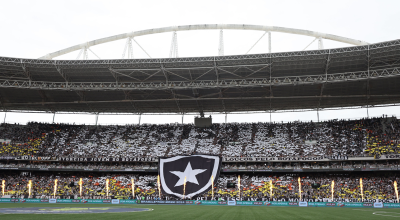 A torcida do Botafogo no estádio Nilton Santos, no Rio de Janeiro