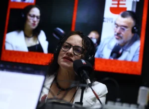 Imagem colorida da visita da ministra do MCTI, Luciana Santos - Metrópoles