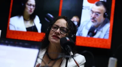 Imagem colorida da visita da ministra do MCTI, Luciana Santos - Metrópoles
