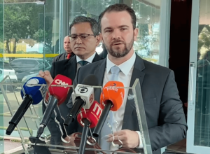 Ministro da Fazenda, Dario Durigan, afirmou a jornalistas nesta 4ª feira (10.jun) que projeto aprovado pelos senadores transfere custos elevados para as contas públicas e para outr